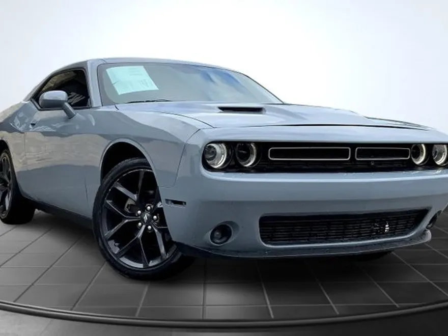 2022 Dodge Challenger SXT photo 1
