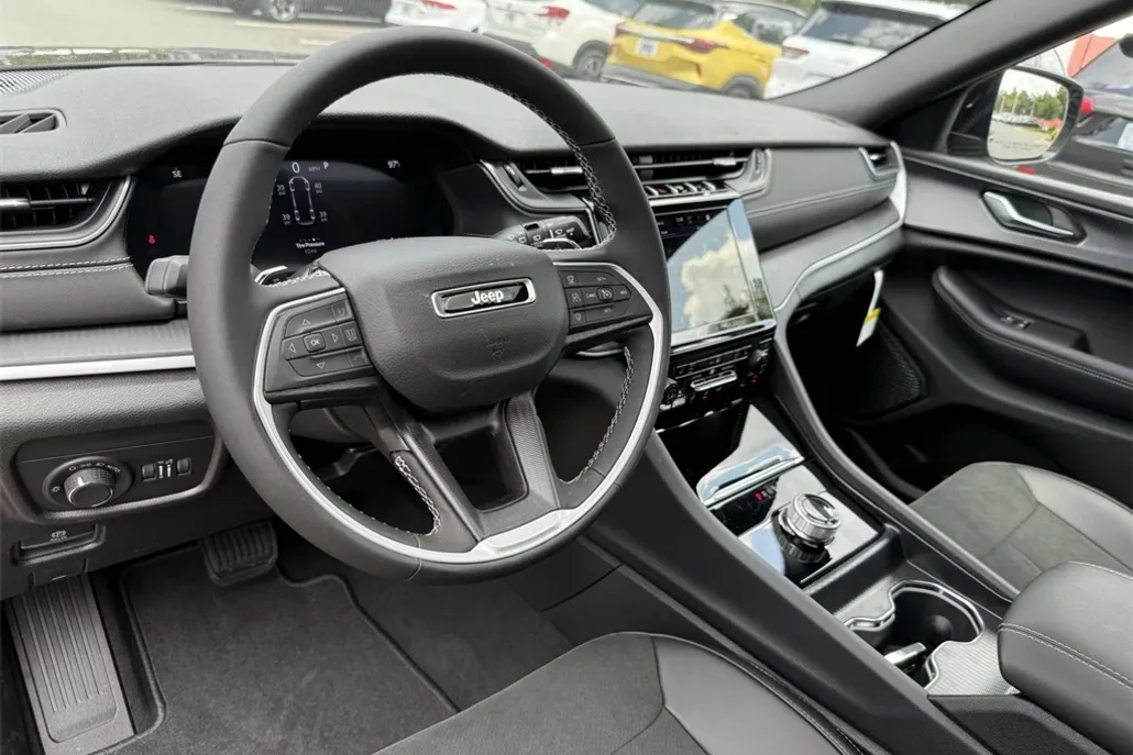 2025 Jeep Grand Cherokee Altitude X photo 1
