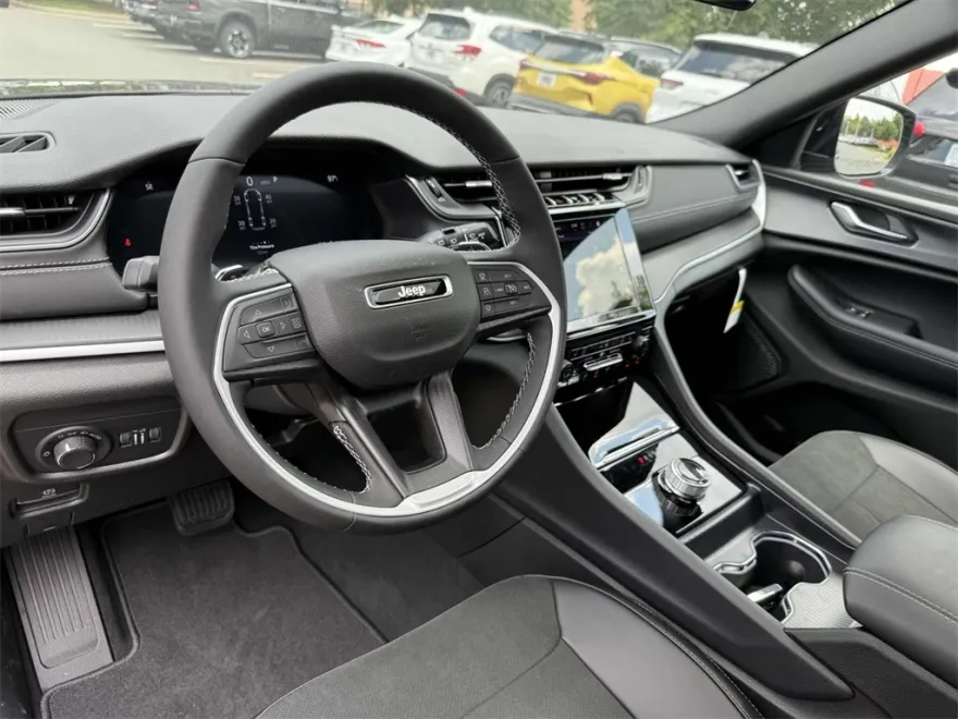 2025 Jeep Grand Cherokee Altitude X photo 1
