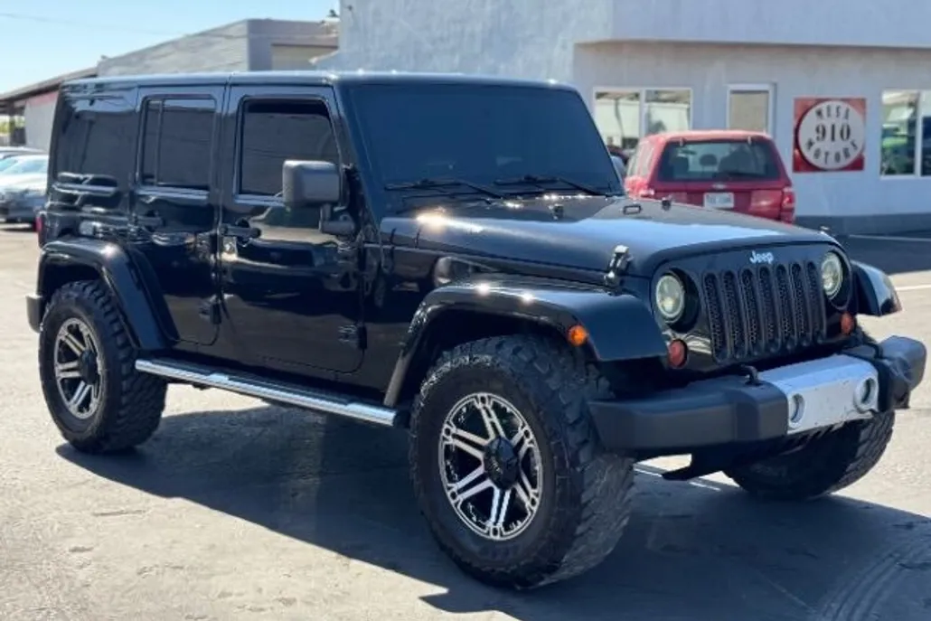 2013 Jeep Wrangler Unlimited Sahara photo 1
