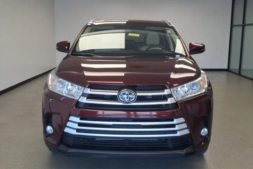 2019 Toyota Highlander XLE photo 1