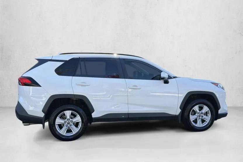 2019 Toyota RAV4 XLE photo 1