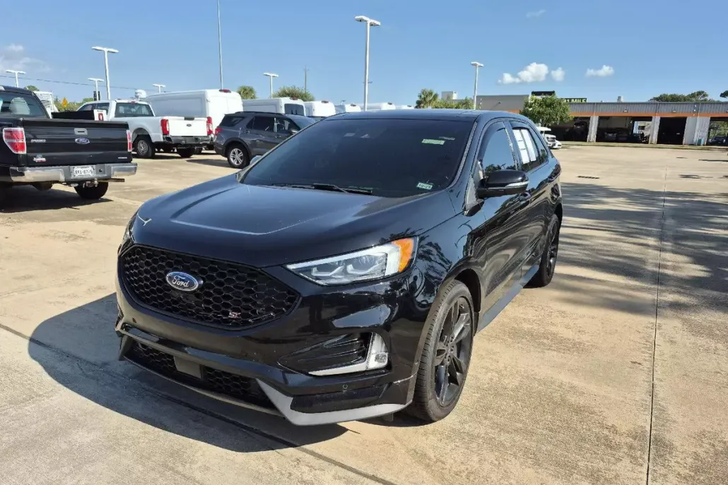 2019 Ford Edge ST photo 1
