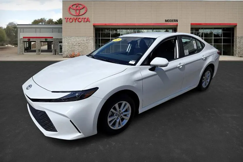 2025 Toyota Camry LE photo 1