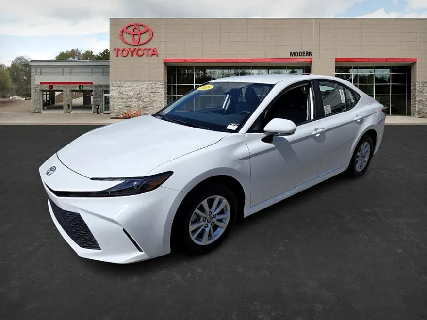 2025 Toyota Camry LE photo 1
