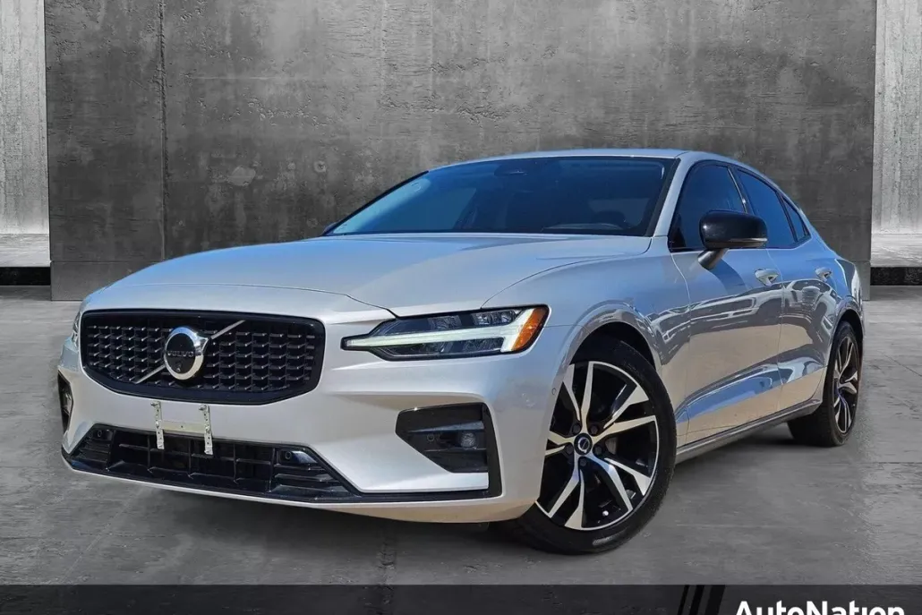 2024 Volvo S60 Plus photo 1