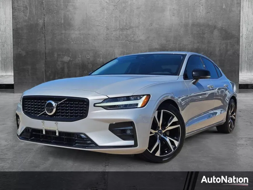 2024 Volvo S60 Plus photo 1