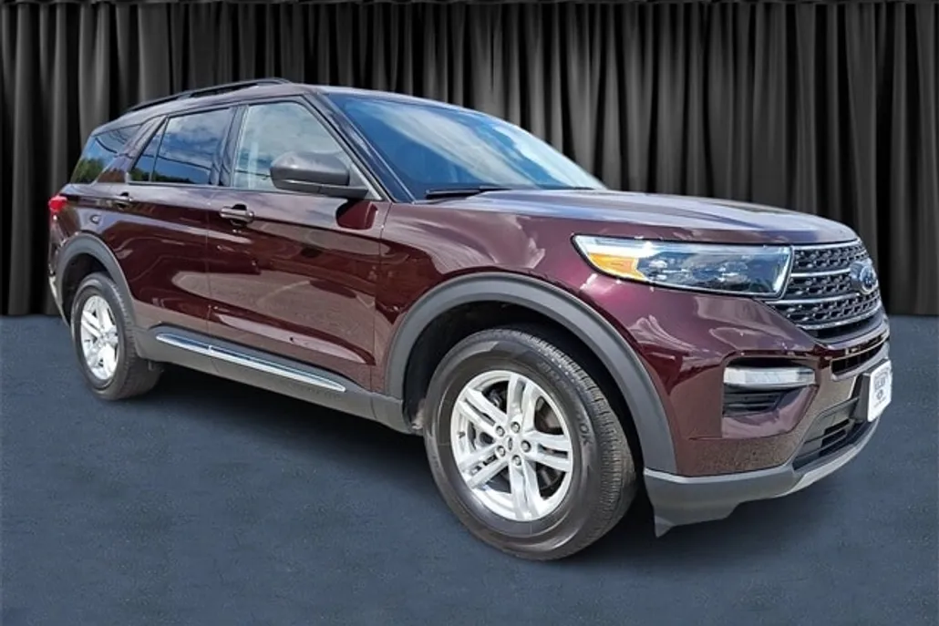 2023 Ford Explorer XLT photo 1