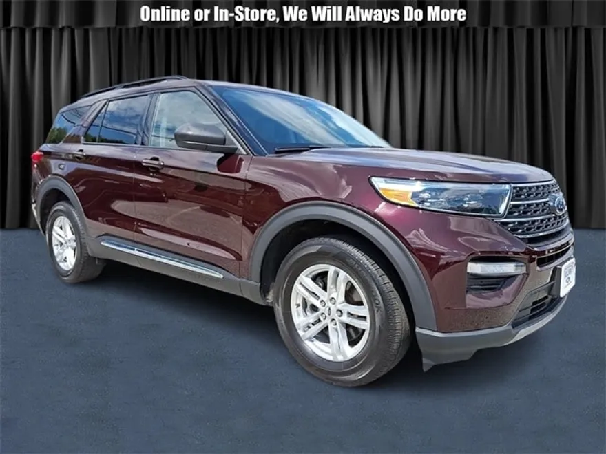 2023 Ford Explorer XLT photo 1
