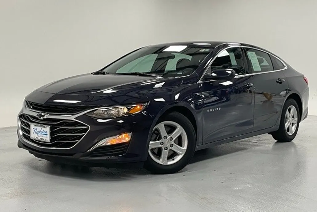 2025 Chevrolet Malibu LS photo 1