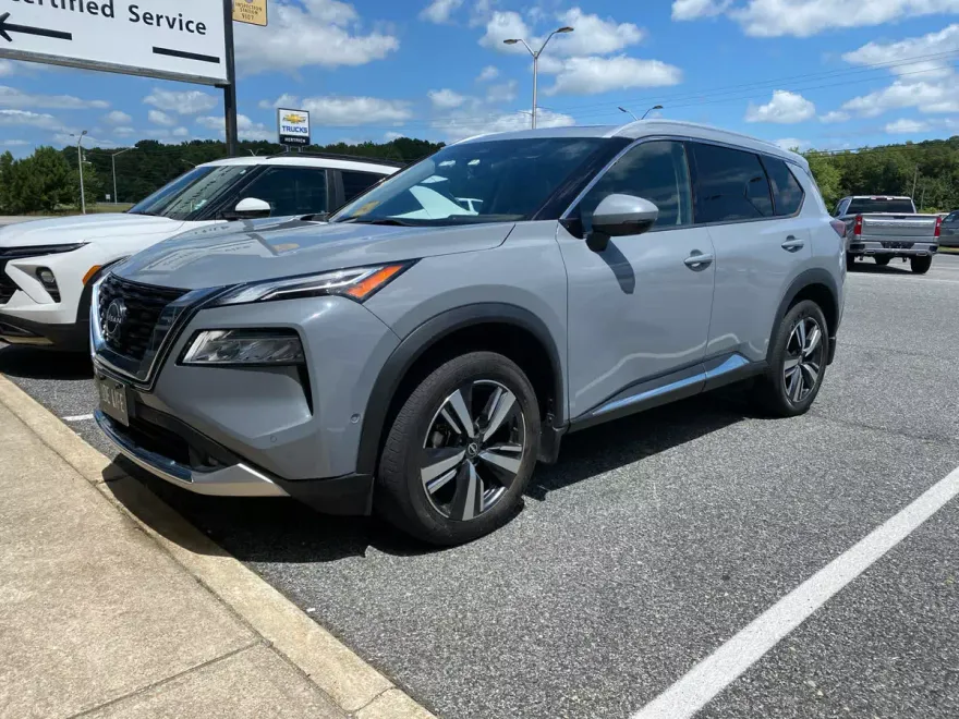 2022 Nissan Rogue Platinum photo 1