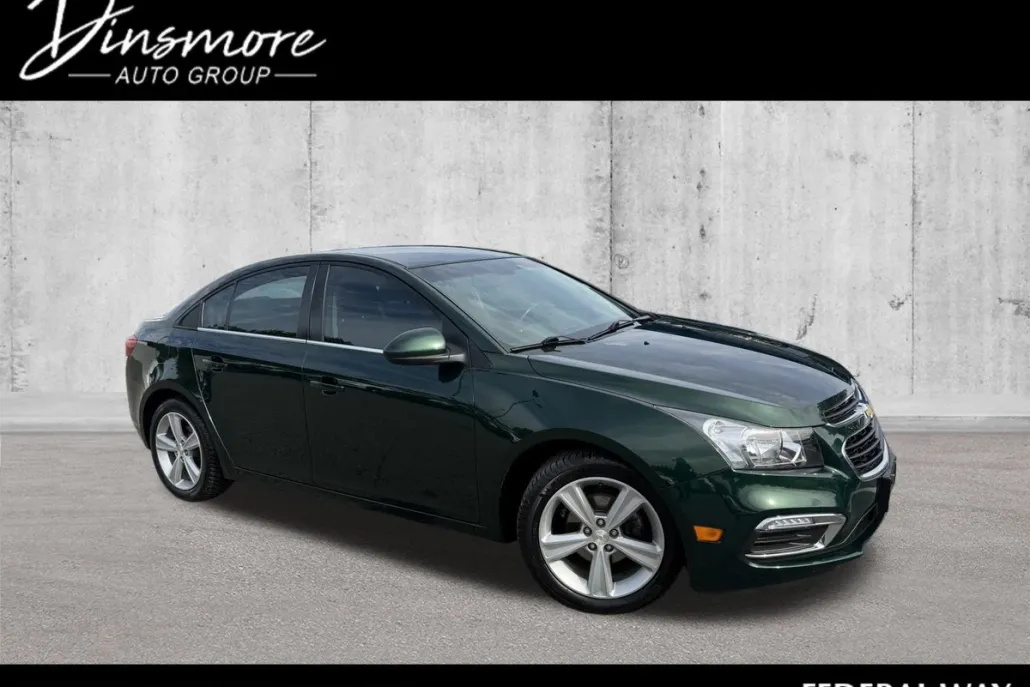 2015 Chevrolet Cruze LT photo 1