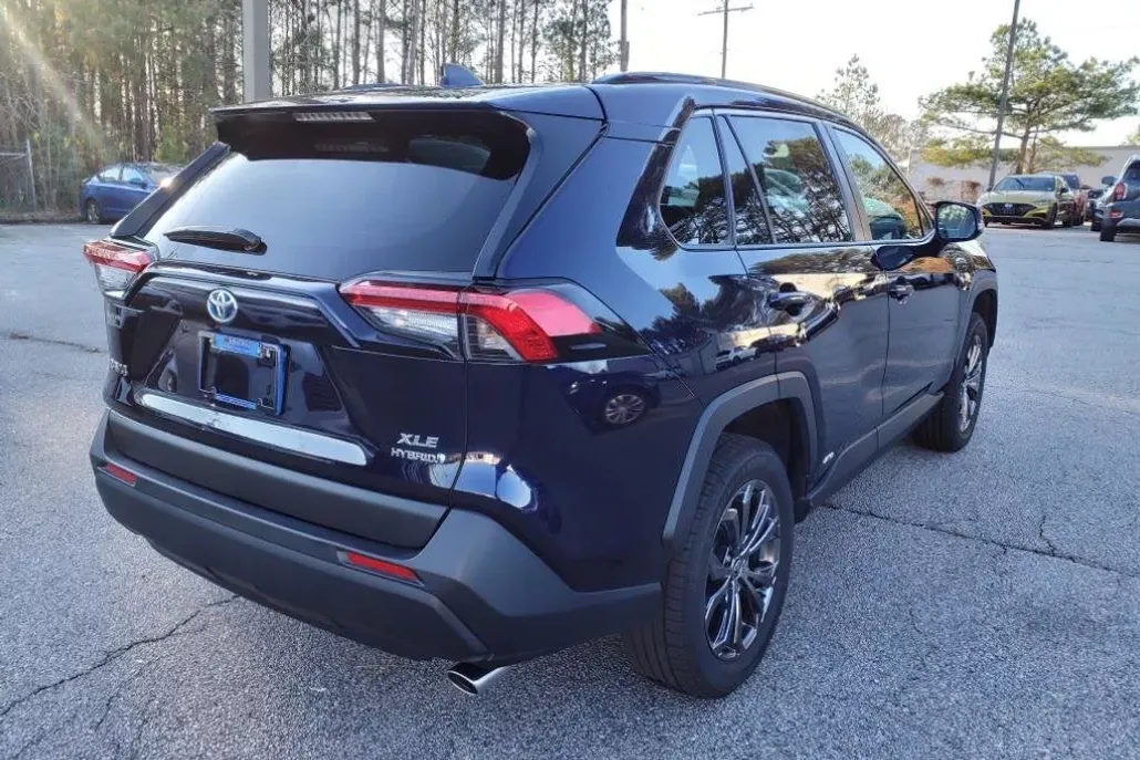 2022 Toyota RAV4 Hybrid XLE Premium photo 1