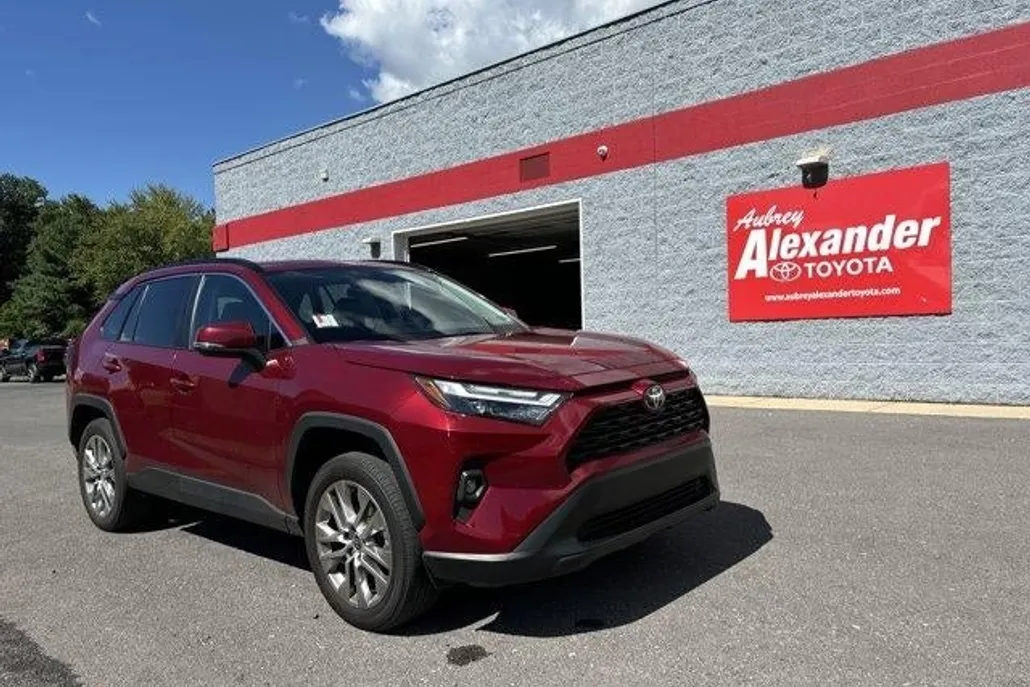 2024 Toyota RAV4 XLE Premium photo 1