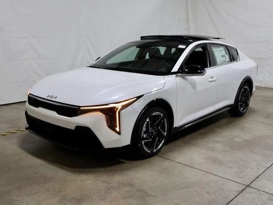 2025 Kia K4 GT-Line photo 1