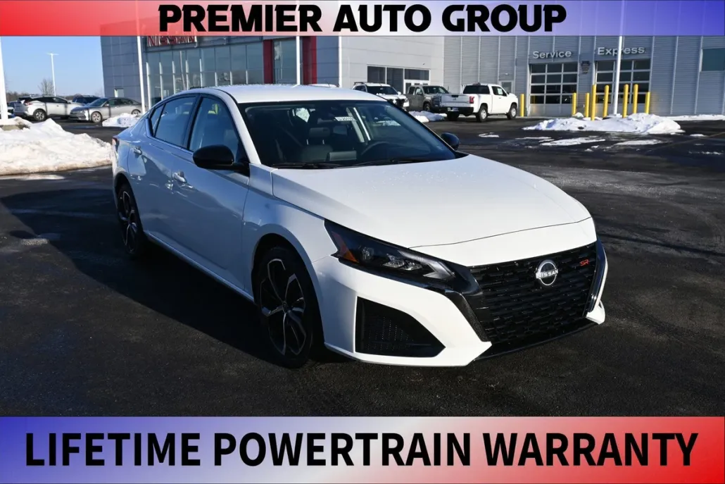 2025 Nissan Altima SR photo 1