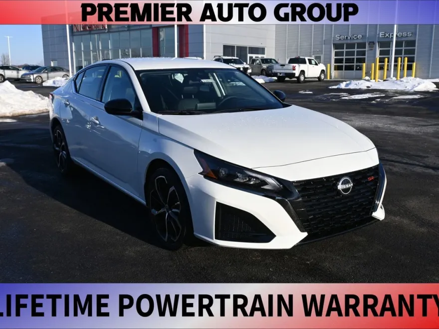 2025 Nissan Altima SR photo 1