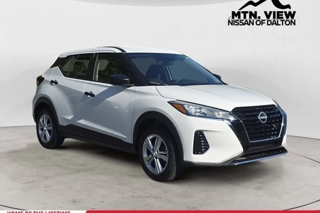 2025 Nissan Kicks Play S photo 1