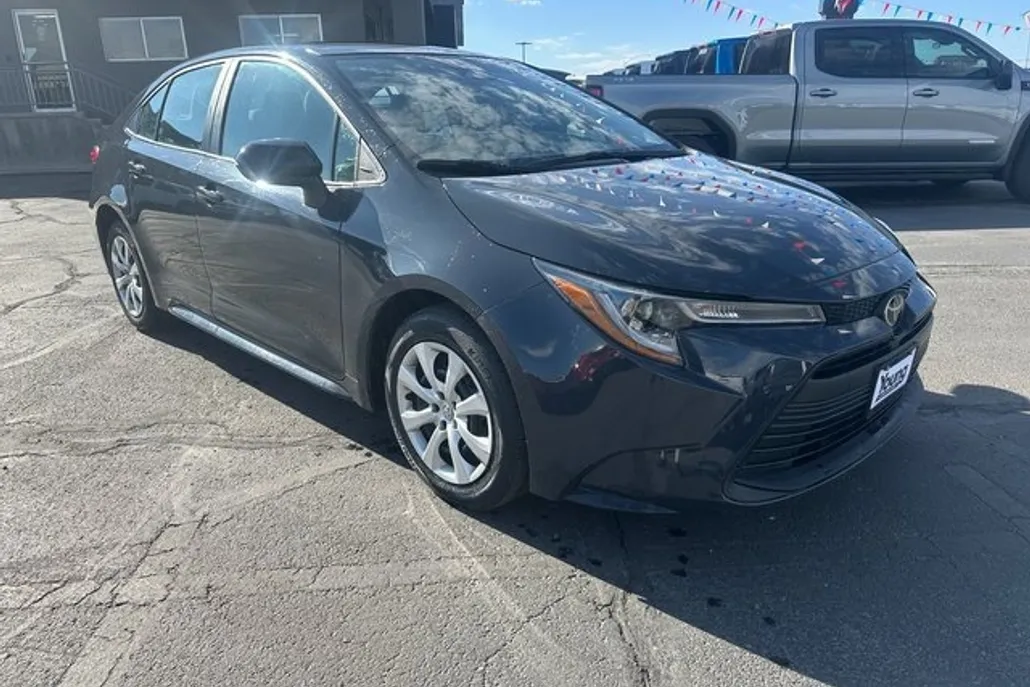 2024 Toyota Corolla LE photo 1