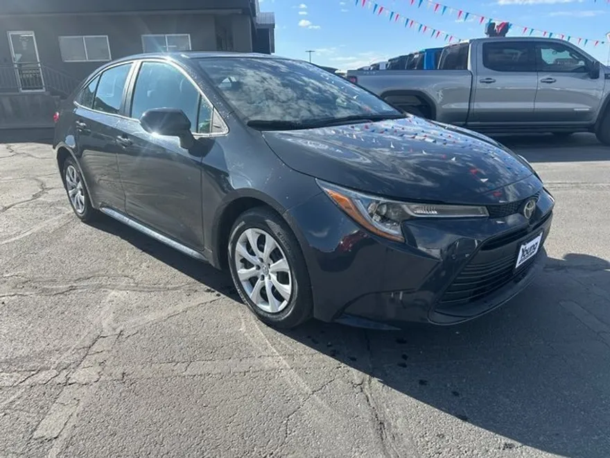 2024 Toyota Corolla LE photo 1