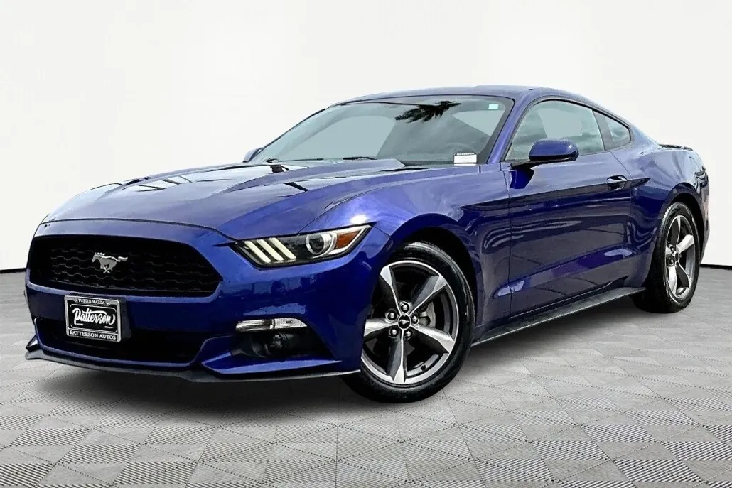 2015 Ford Mustang V6 photo 1