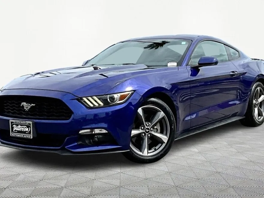 2015 Ford Mustang V6 photo 1