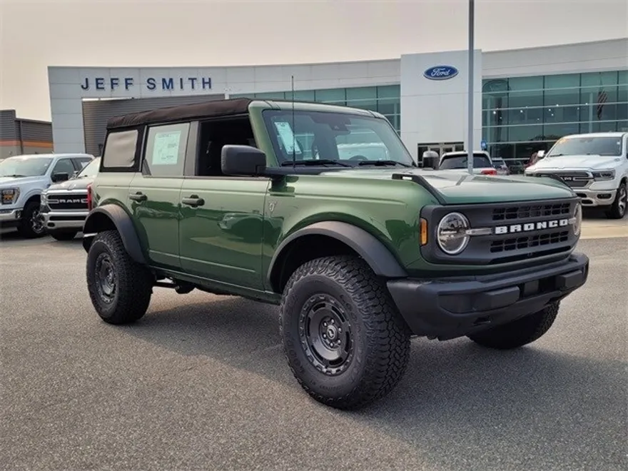 2025 Ford Bronco Base photo 1