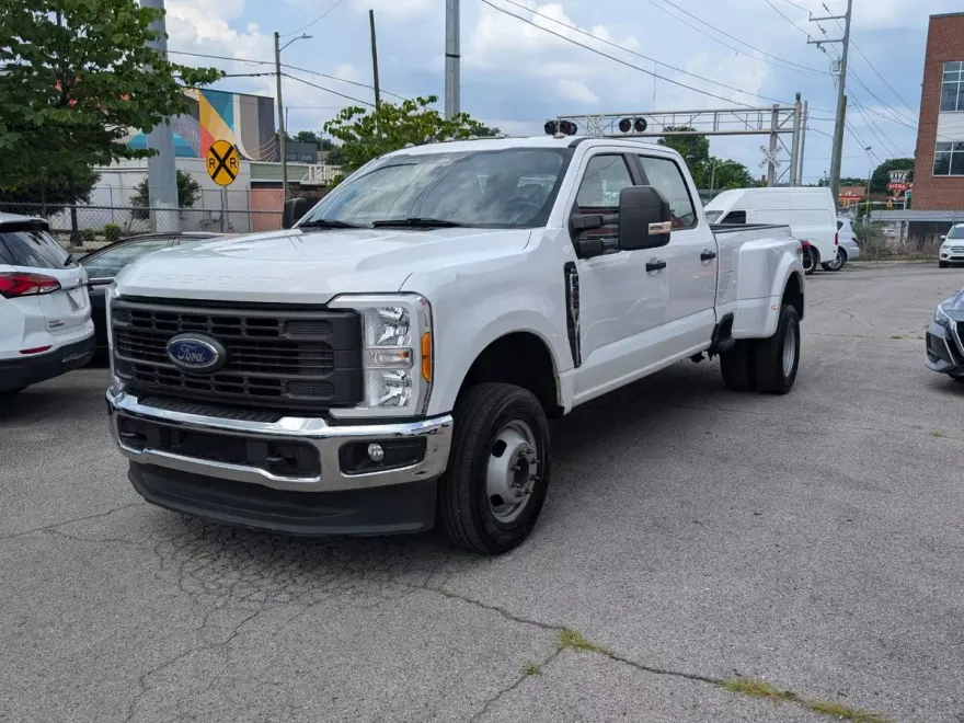 2023 Ford F-350 XL photo 1