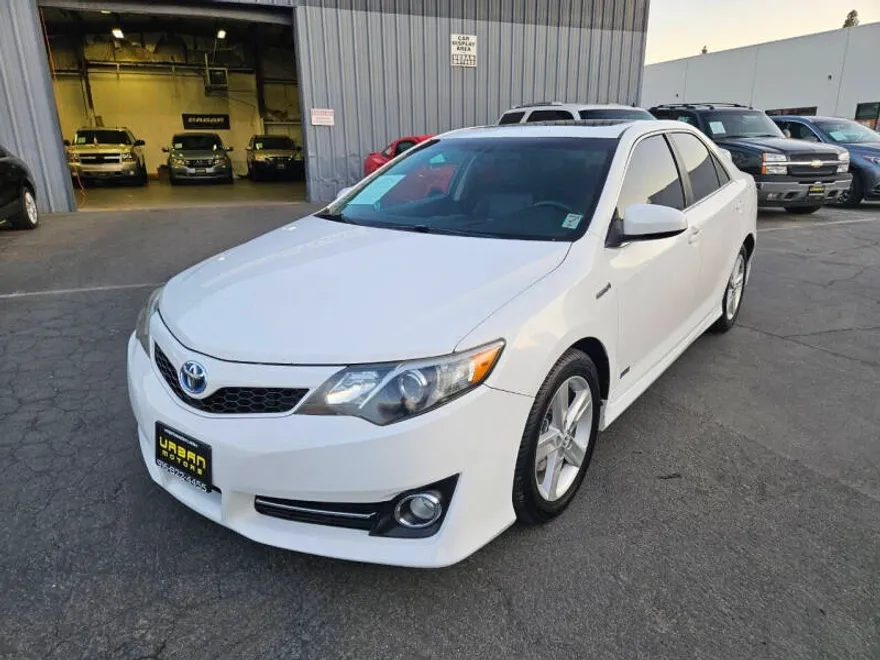 2014 Toyota Camry Hybrid SE photo 1