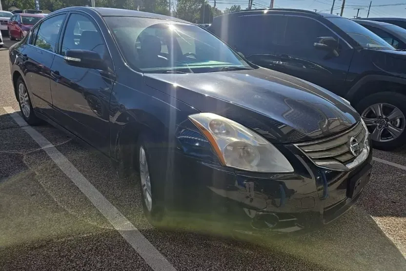 2010 Nissan Altima 2.5 SL photo 1