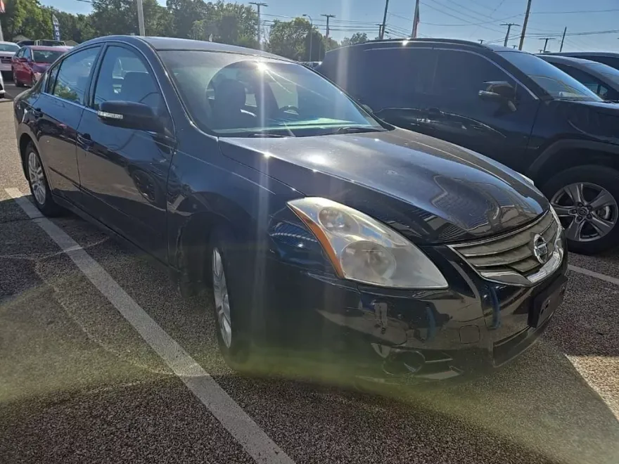 2010 Nissan Altima 2.5 SL photo 1