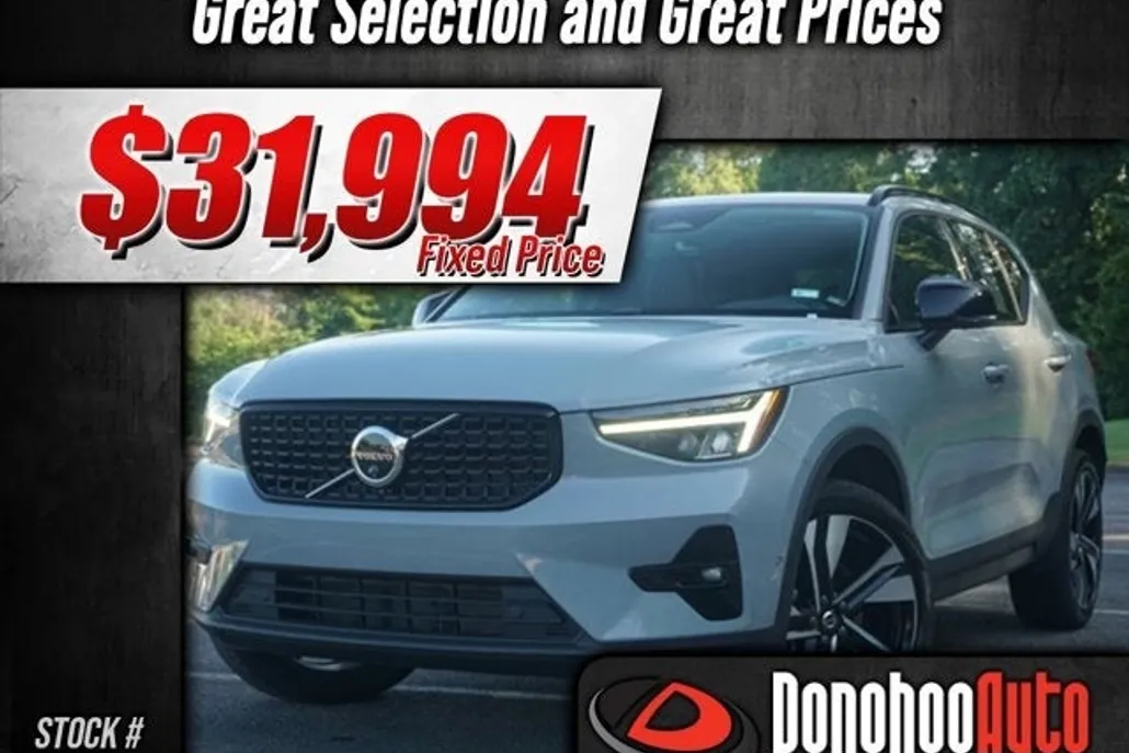 2025 Volvo XC40 Plus photo 1