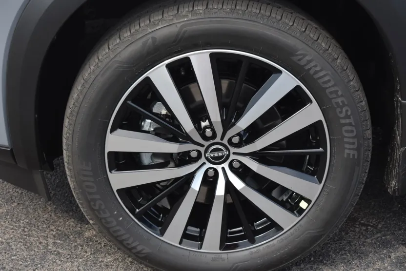 2025 Nissan Pathfinder Platinum photo 1