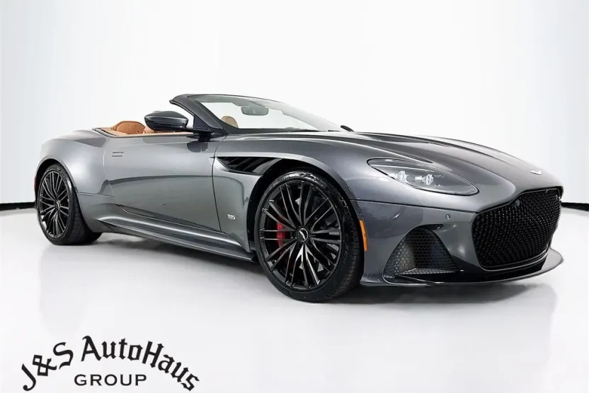 2021 Aston Martin DBS photo 1