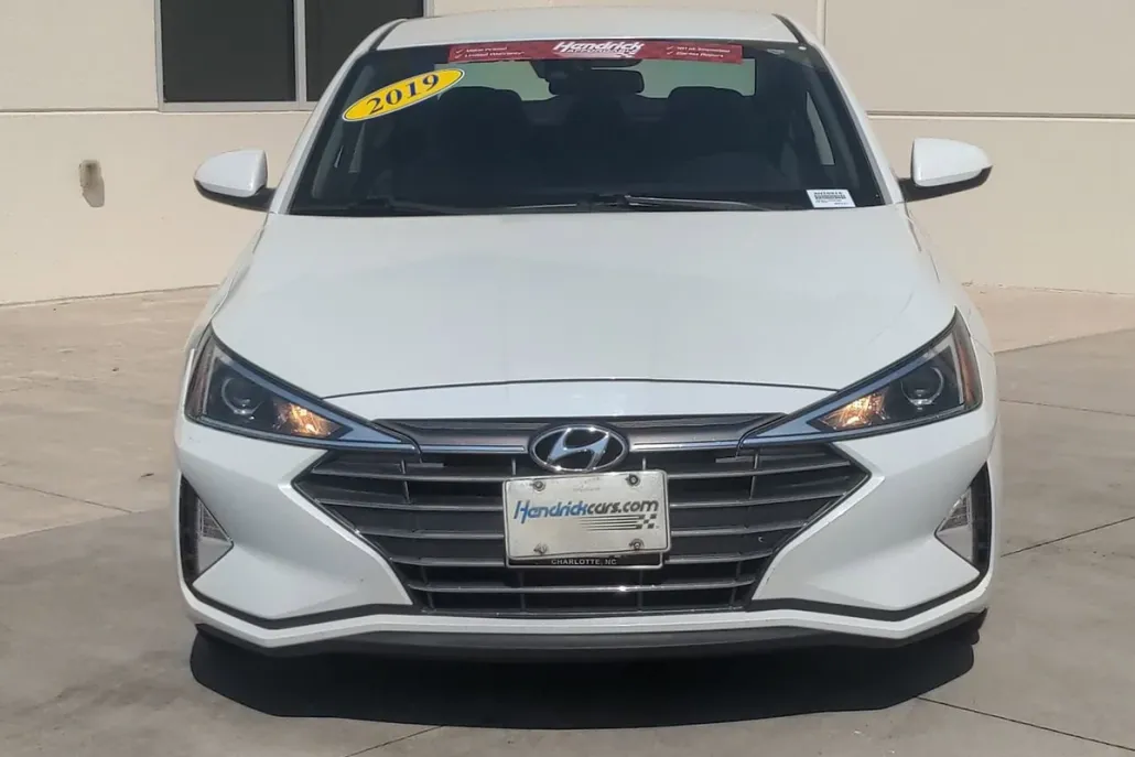 2019 Hyundai Elantra SEL photo 1