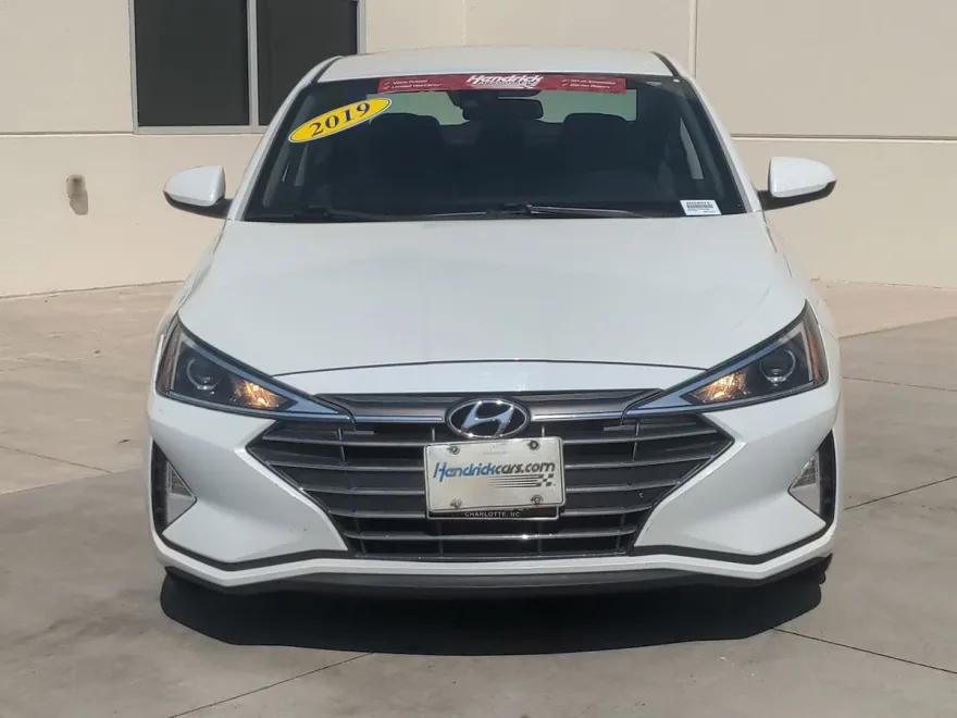 2019 Hyundai Elantra SEL photo 1