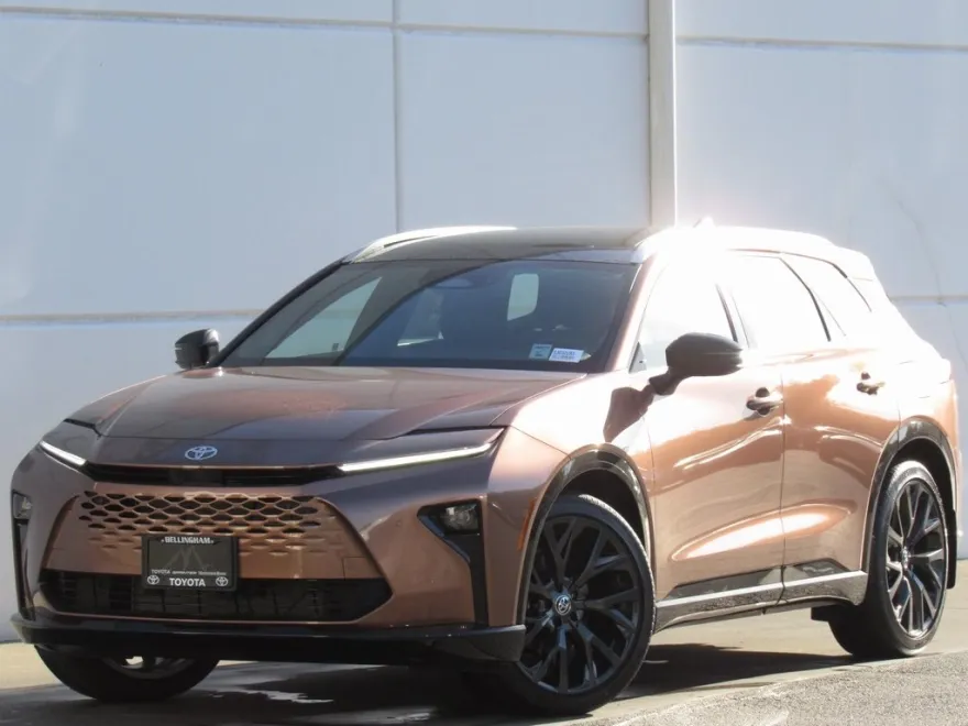2025 Toyota Crown Signia Limited photo 1