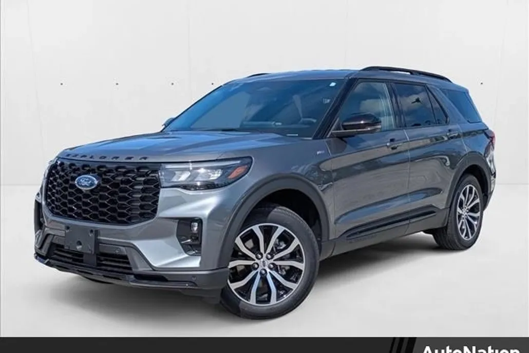 2025 Ford Explorer ST-Line photo 1