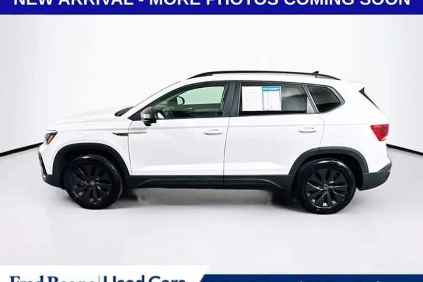 2022 Volkswagen Taos S photo 1