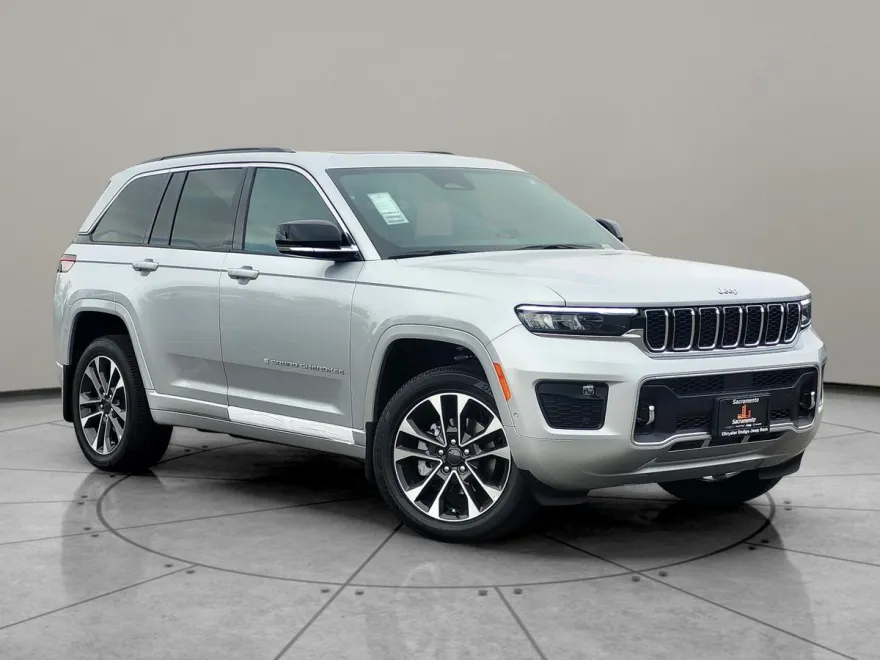 2025 Jeep Grand Cherokee Overland photo 1