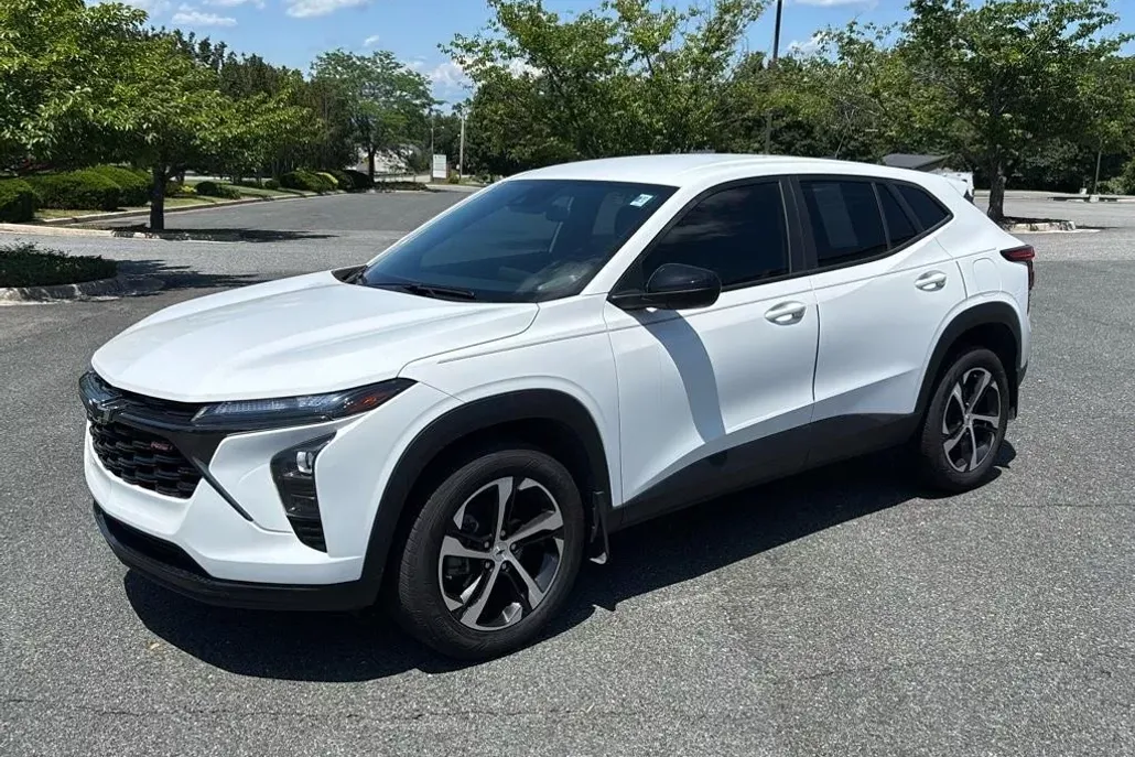 2024 Chevrolet Trax photo 1