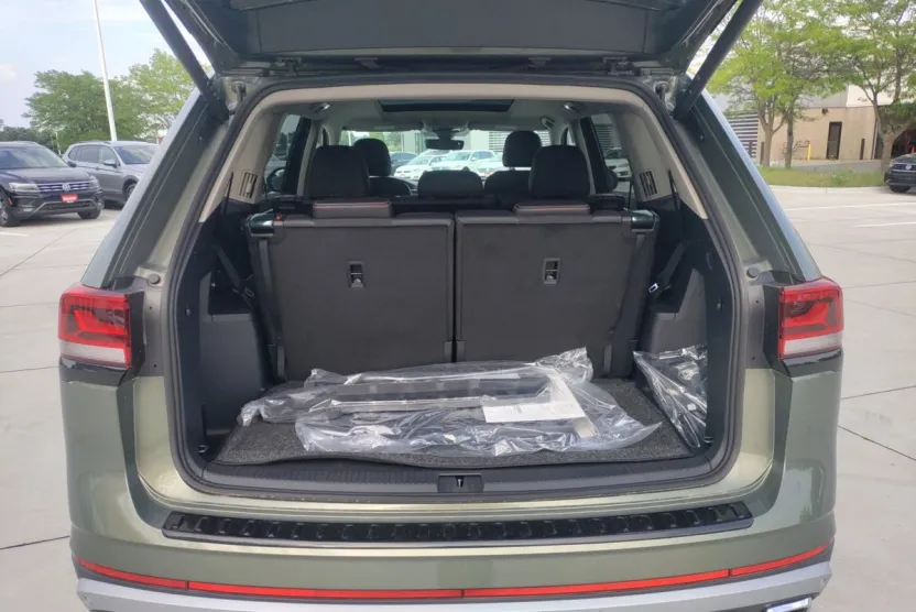 2025 Volkswagen Atlas Peak Edition SE photo 1
