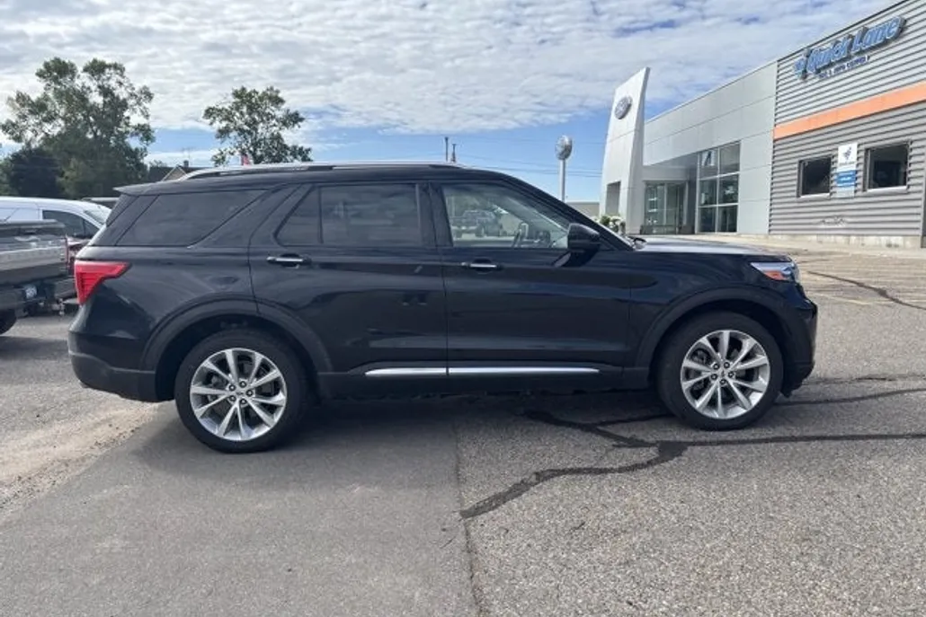 2022 Ford Explorer Platinum photo 1