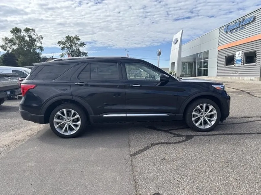 2022 Ford Explorer Platinum photo 1