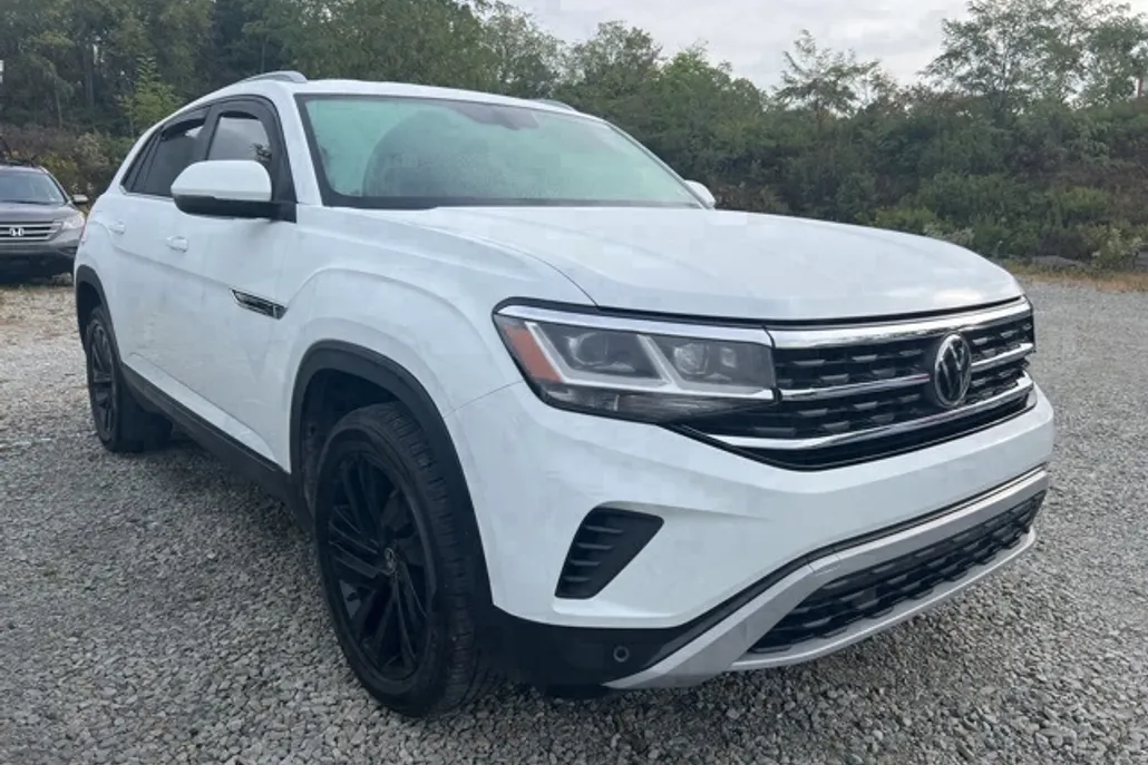 2022 Volkswagen Atlas Cross Sport V6 SE Technology photo 1