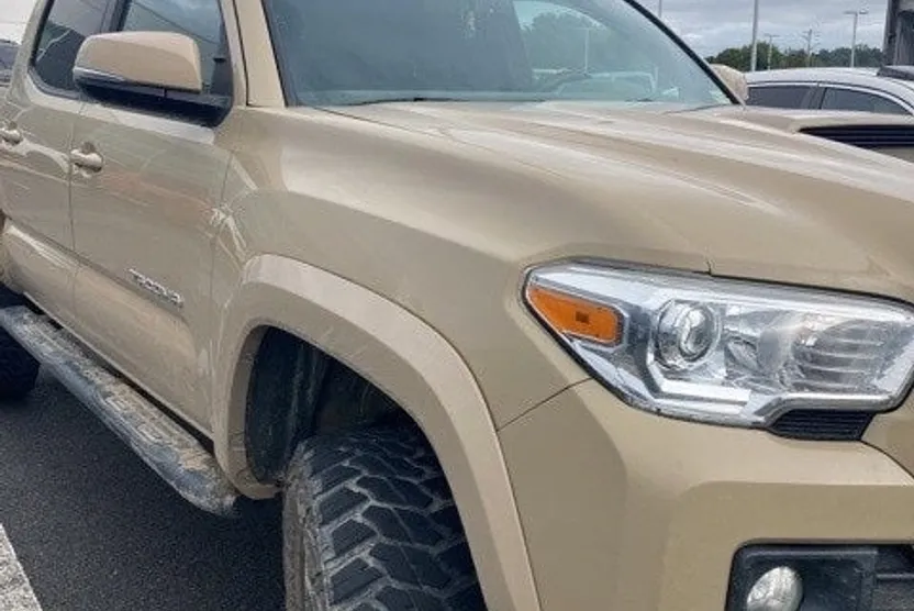 2017 Toyota Tacoma TRD Sport photo 1