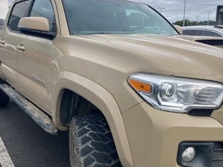 2017 Toyota Tacoma TRD Sport photo 1