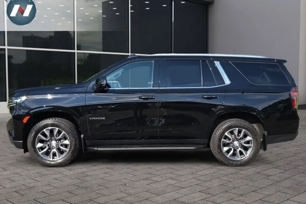 2022 Chevrolet Tahoe LT photo 1