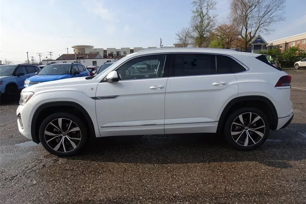 2025 Volkswagen Atlas Cross Sport SEL Premium R-Line photo 1