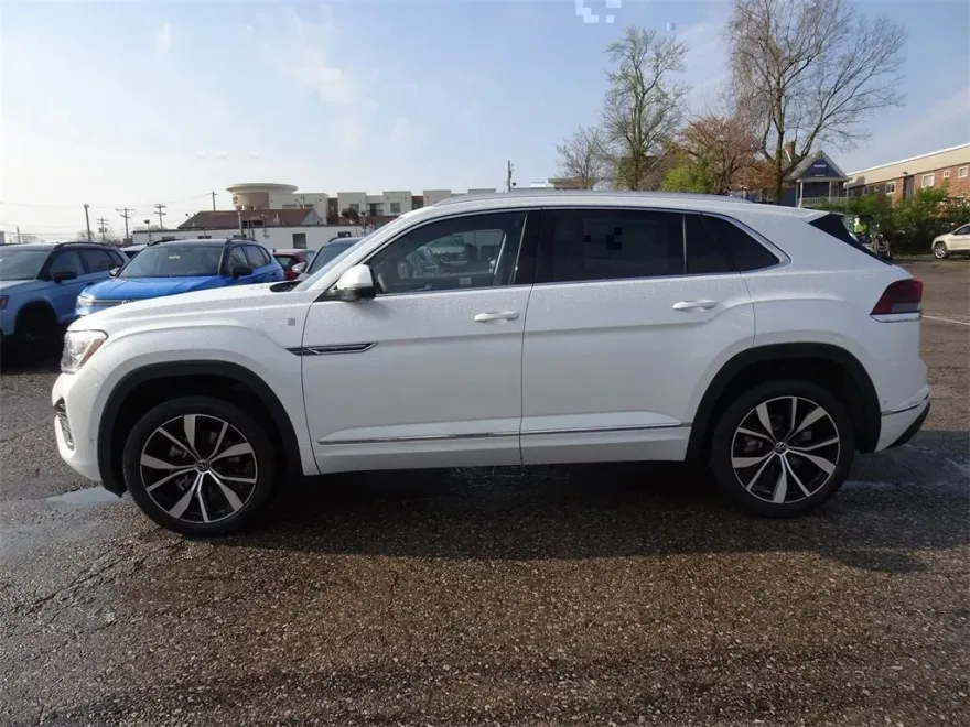2025 Volkswagen Atlas Cross Sport SEL Premium R-Line photo 1